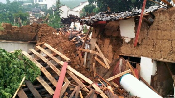 云南省昭通市鲁甸县发生6.5级地震 381人死亡